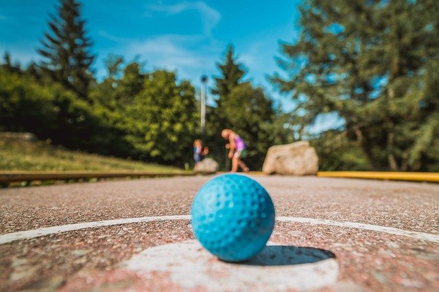 Minigolfspielen am Bachtelweiher